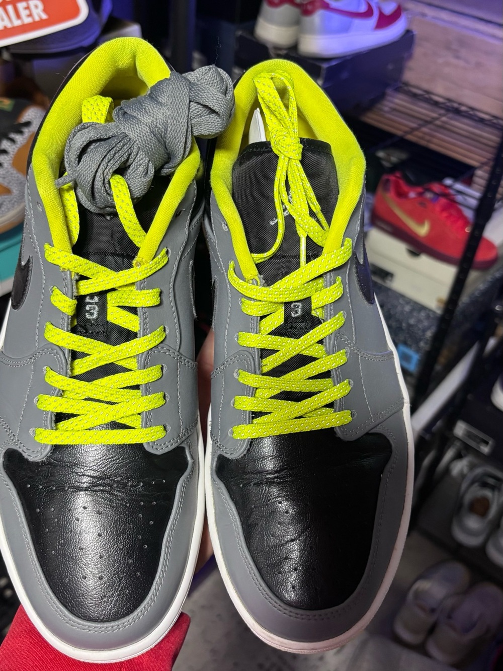 JORDAN 1 RETRO LOW 'VIBRANT YELLOW' - 10M - Picture 5 of 8